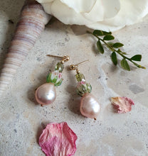 Load image into Gallery viewer, Flower & Pearl Drops
