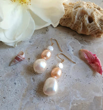 Load image into Gallery viewer, Trio Baroque Pearl Drops in Gold

