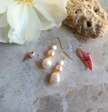 Load image into Gallery viewer, Trio Baroque Pearl Drops in Gold
